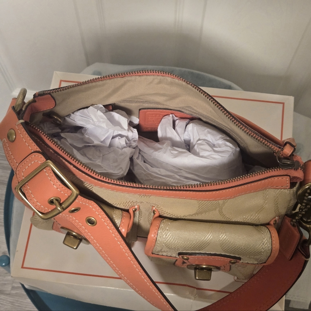 Coach Legacy Double Turnlock Soulderbag Tan Canvas With Coral Leather - Picture 12 of 17